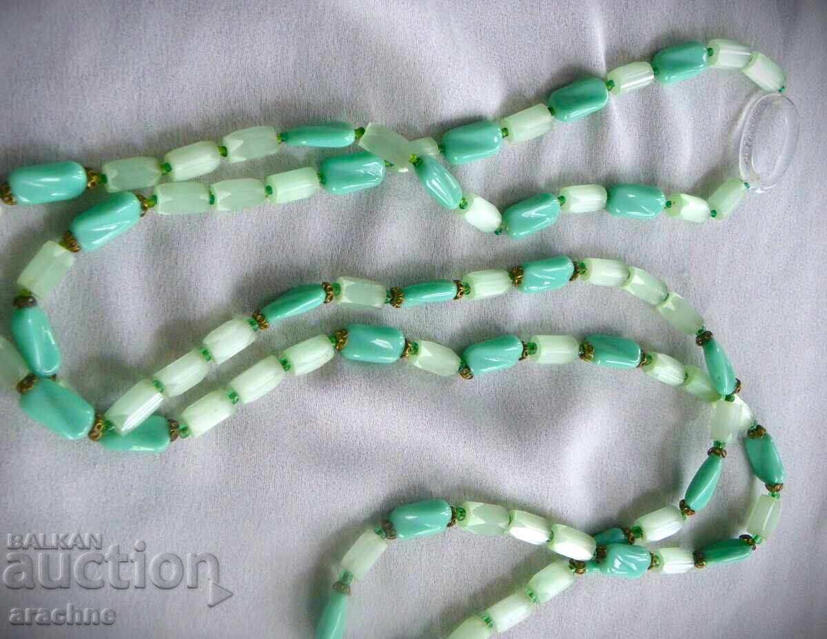Auction Antique necklace with uranium and "frosted" glass, 1950s Auction Antique necklace with uranium and "frosted" glass, 1950s