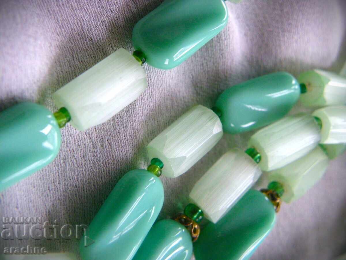 Delivery of Antique necklace with uranium and "frosted" glass, 1950s Delivery of Antique necklace with uranium and "frosted" glass, 1950s