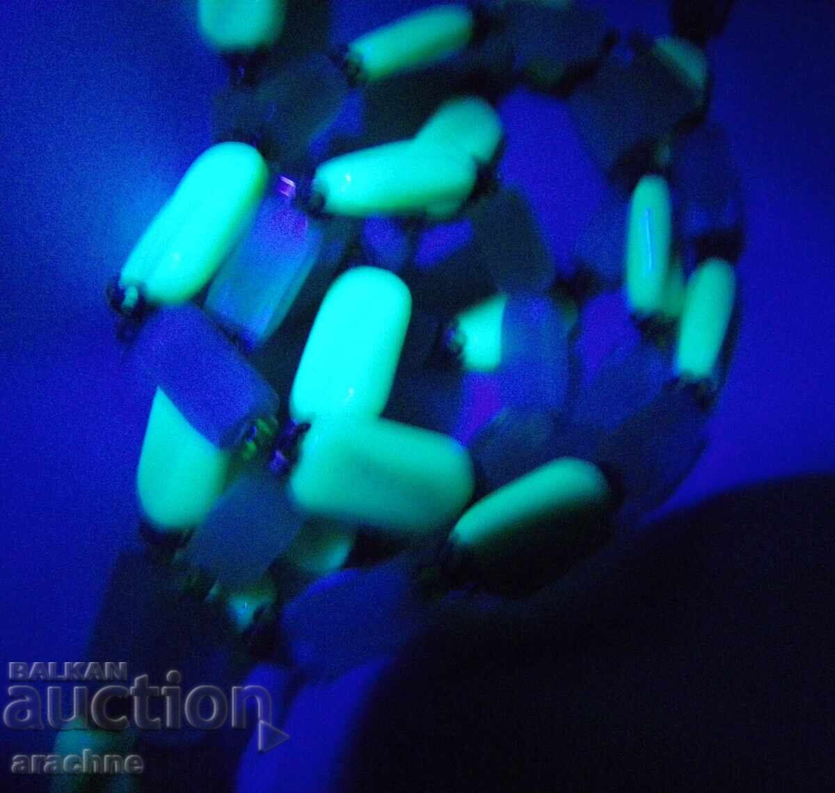 Antique necklace with uranium and "frosted" glass, 1950s - 6 Antique necklace with uranium and "frosted" glass, 1950s - 6