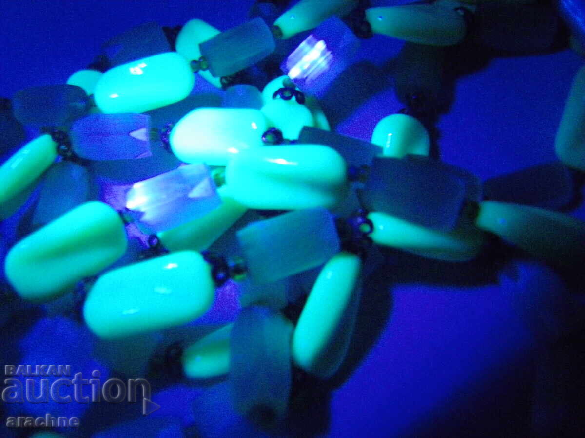 Antique necklace with uranium and "frosted" glass, 1950s - 7 Antique necklace with uranium and "frosted" glass, 1950s - 7