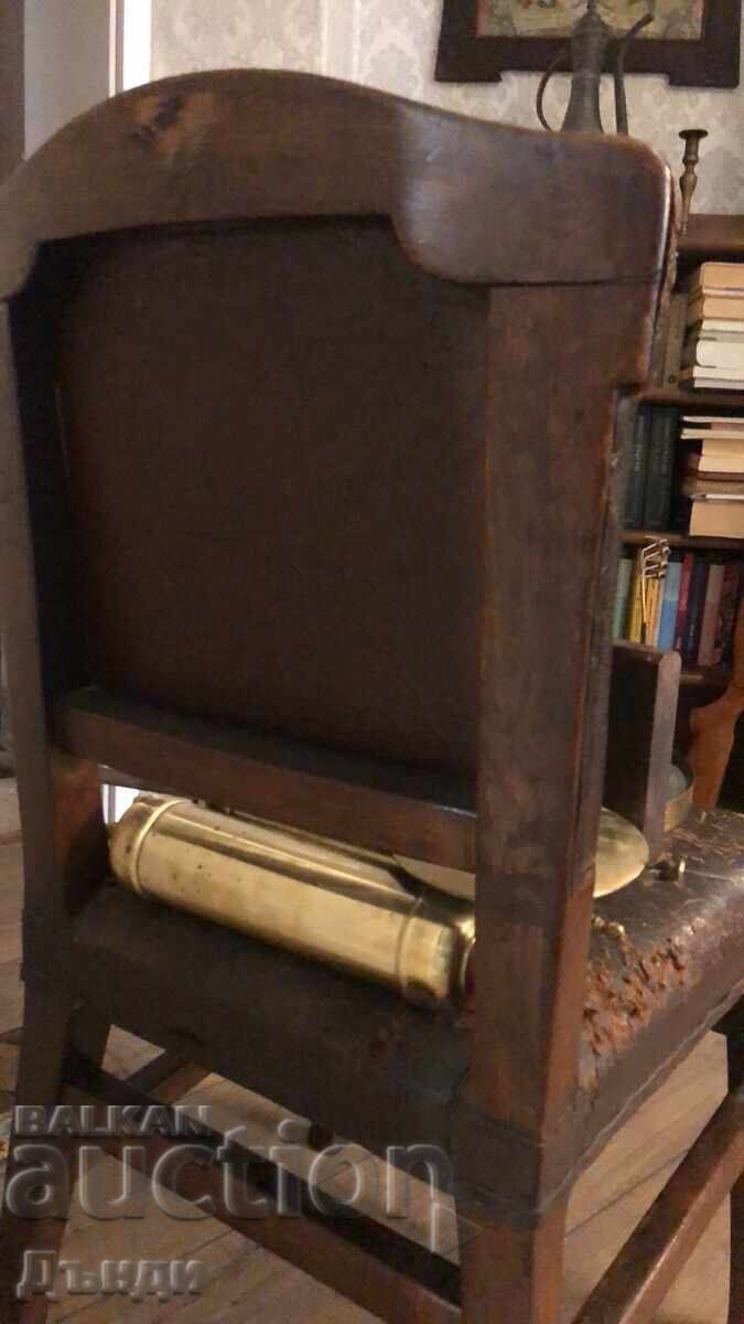 Аукцион Стар антикварен кожен възрожденски стол