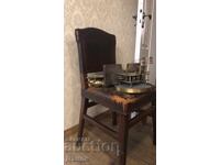 Scaun vechi antic din piele, stil renascentist