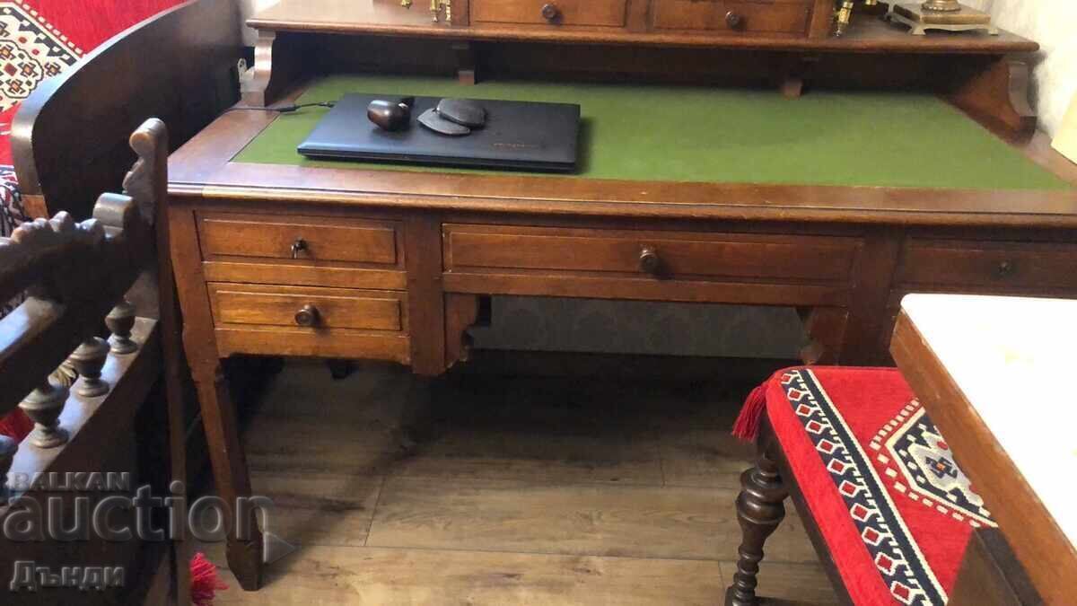 Birou masiv din stejar, vechi, de epocă, renaștere cu preț € 920.33 | 1800.01 BGN Birou masiv din stejar, vechi, de epocă, renaștere cu preț € 920.33 | 1800.01 BGN