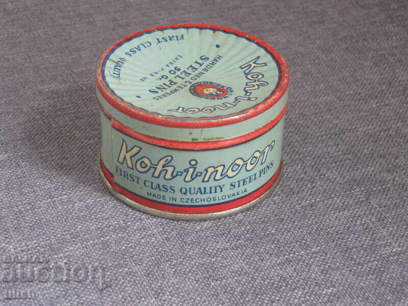 Cutie veche litografiată de tinichea pentru ace Kooh i Noor cu preț 20.00 BGN | € 10.23