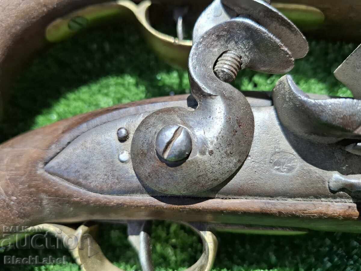 Δημοπρασία Ένα ζευγάρι πυριτόλιθους Δημοπρασία Ένα ζευγάρι πυριτόλιθους