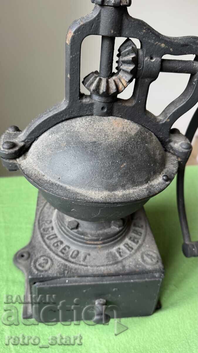 Μύλος καφέ, μεγάλος, μαντέμι, γαλλικός Peugeot με τιμή 280.00 BGN | € 143.16 Μύλος καφέ, μεγάλος, μαντέμι, γαλλικός Peugeot με τιμή 280.00 BGN | € 143.16