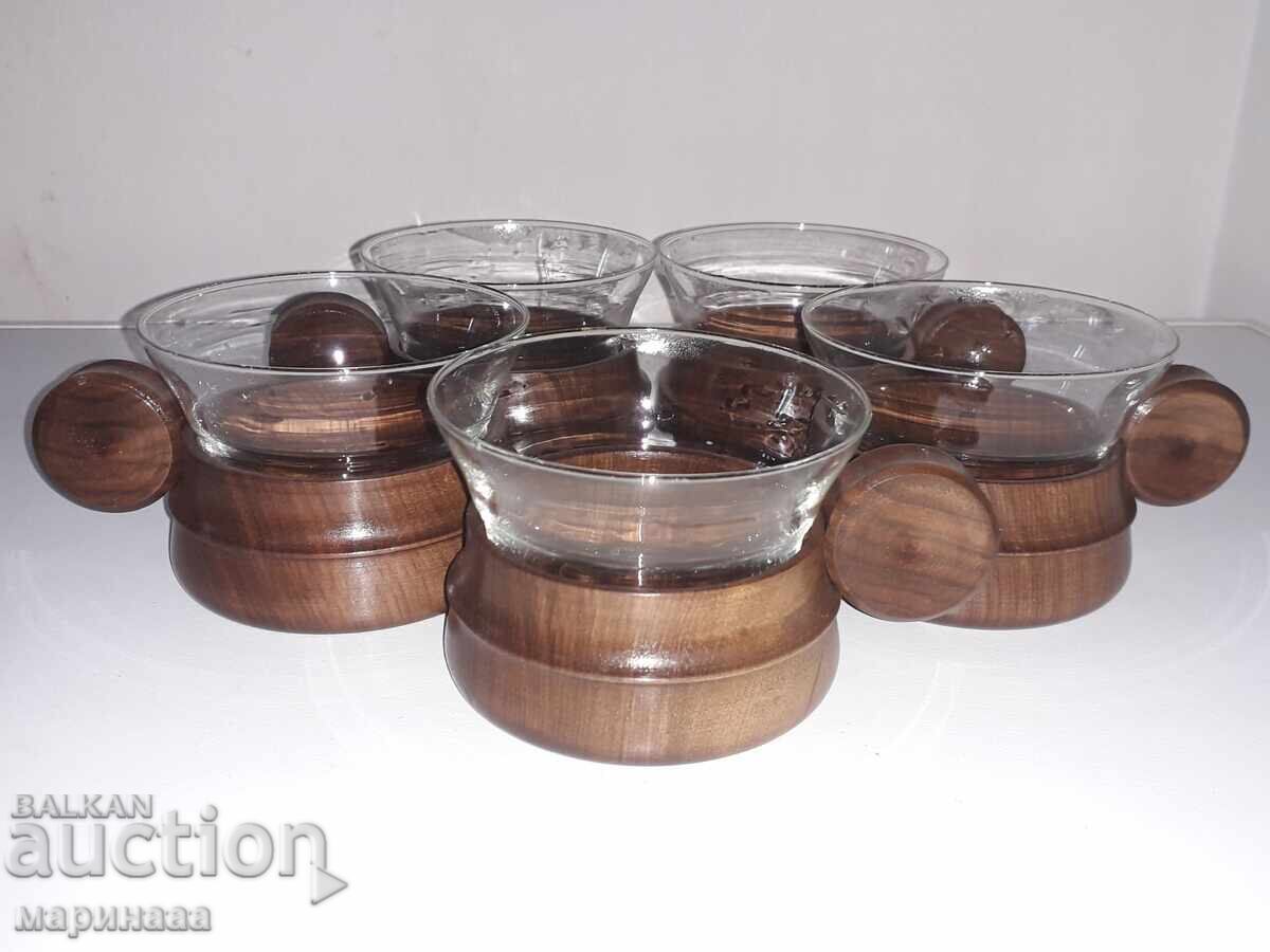 Delivery of OLD BOWL SET. WOOD, GLASS Delivery of OLD BOWL SET. WOOD, GLASS