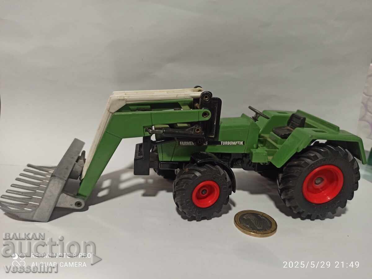 Стар голям трактор siku  метален количка играчка кола камион с цена 28.00 лв. | € 14.32