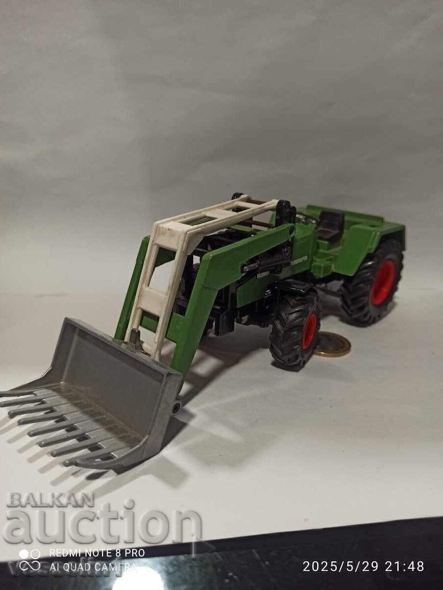 Vechi tractor mare Siku metalic jucarie masina camion