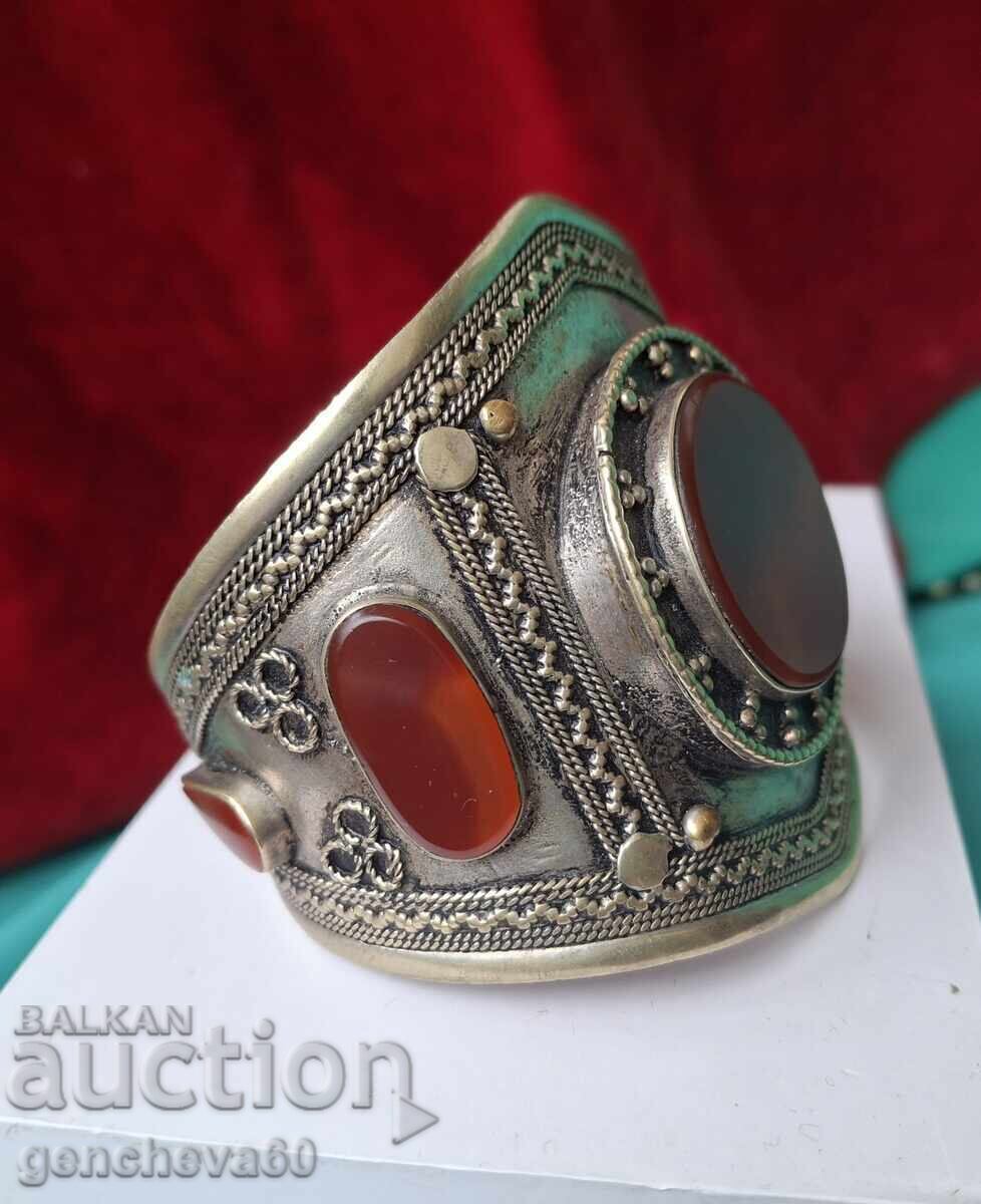 Αντίκα βραχιόλι μανσέτα με καρνεόλιο με τιμή 60.00 BGN | € 30.68