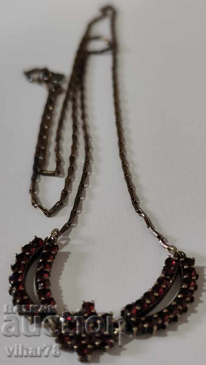 Auction  Silver necklace with garnets
