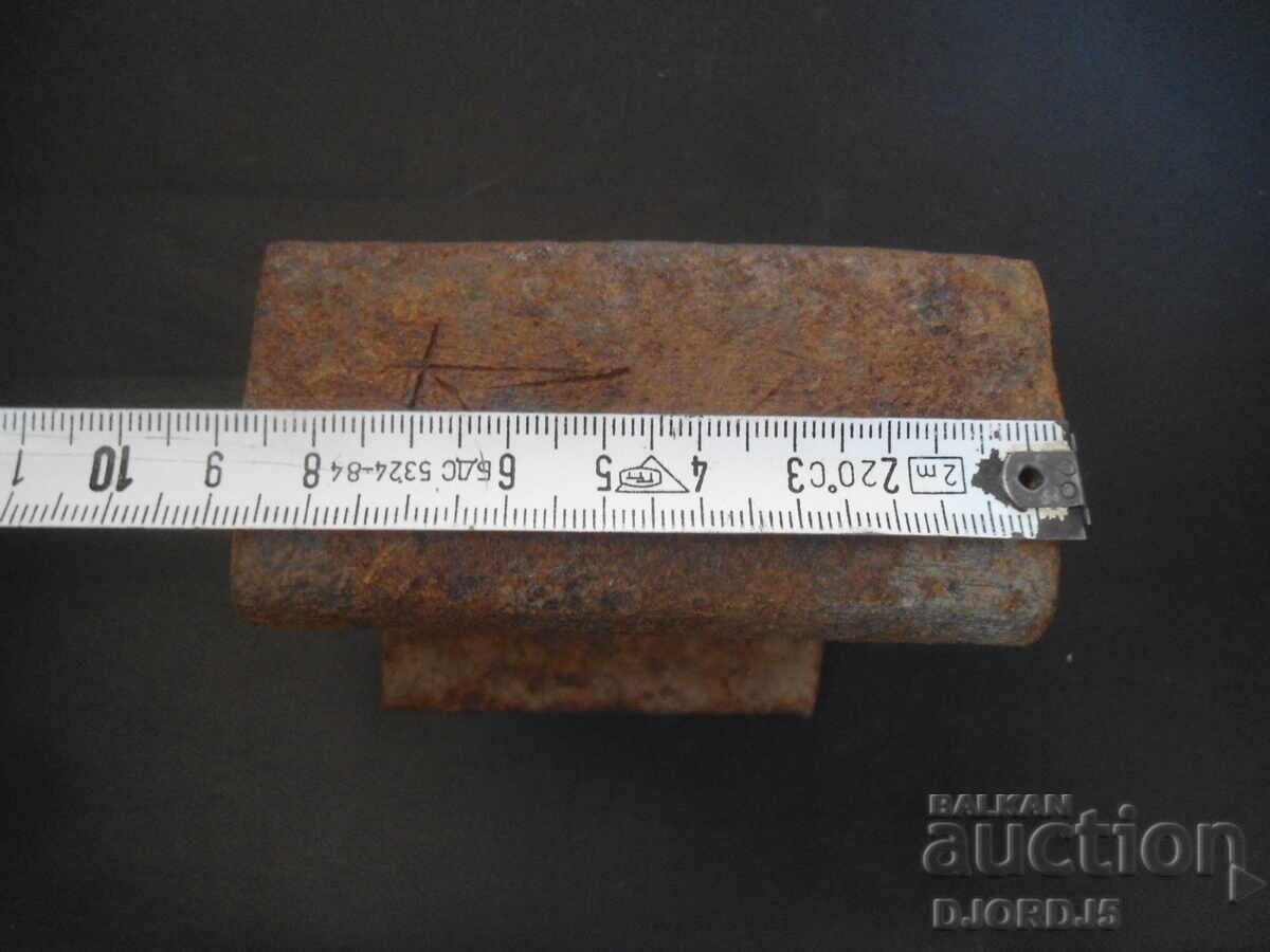Delivery of Old small anvil from a rail, 1.520 kg