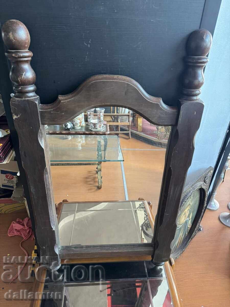 Αντίκα καθρέφτης τοίχου με ξύλινο πλαίσιο από μασίφ ξύλο με τιμή 90.00 BGN | € 46.02