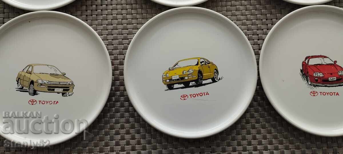 Пластмасови чинии,поставки за чаши,халби. с цена € 5.00 | 9.78 лв.