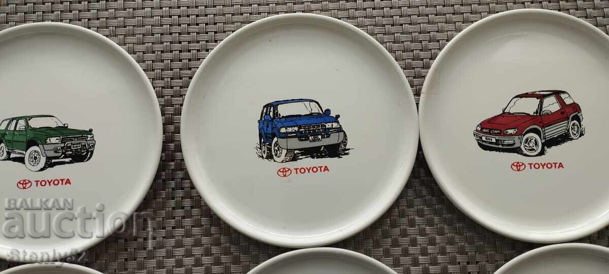 Δημοπρασία Πλαστικά πιάτα, σουβέρ, κούπες