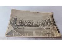 Снимка Ученички и учители на бент на голямо езеро