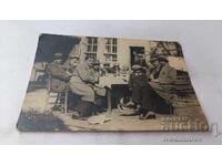 Φωτογραφία Καλοφέρ, ομάδα ανδρών για ποτό 1933