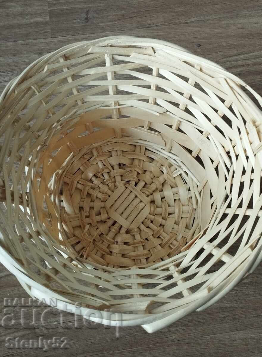 Πλεκτή λευκή κούτα, καινούργια με τιμή 12.00 BGN | € 6.14