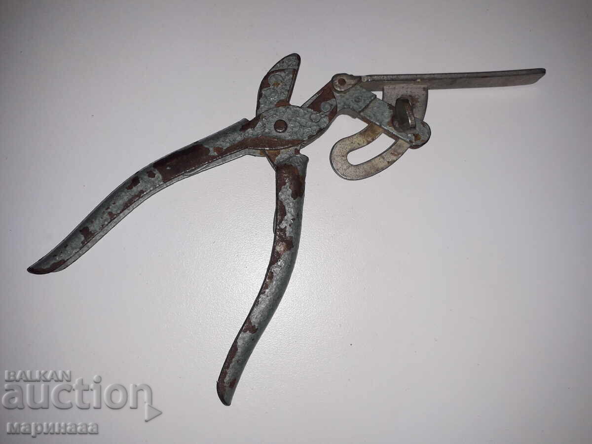 КЛЕЩИ ЗА ЧАПРАЗ