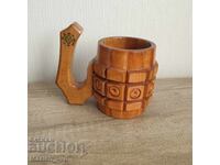 Veche halbă de bere din lemn rusească