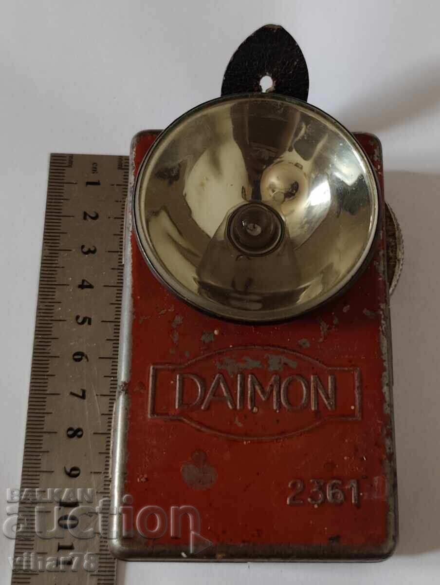 Un felinar vechi cu preț 29.99 BGN | € 15.33