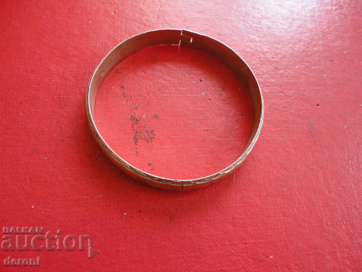 Υπέροχο χαραγμένο βραχιόλι με τιμή 10.00 BGN | € 5.11