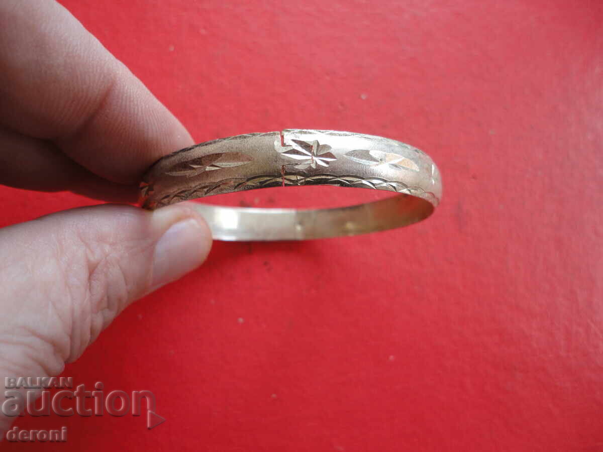 Υπέροχο χαραγμένο βραχιόλι