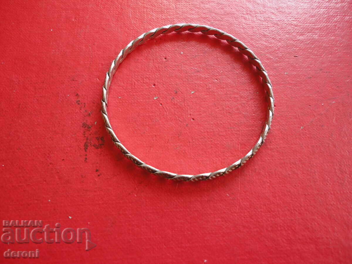 Livrarea Brățară metalică veche Livrarea Brățară metalică veche