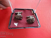 Butoni deosebiți pentru cămăși 1