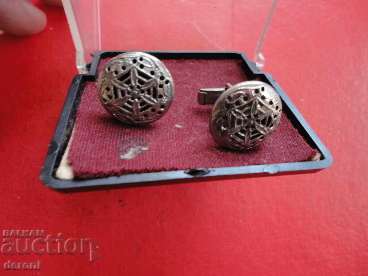 Απίθανα μανικετόκουμπα μπουτονιέρες 2 με τιμή 10.00 BGN | € 5.11