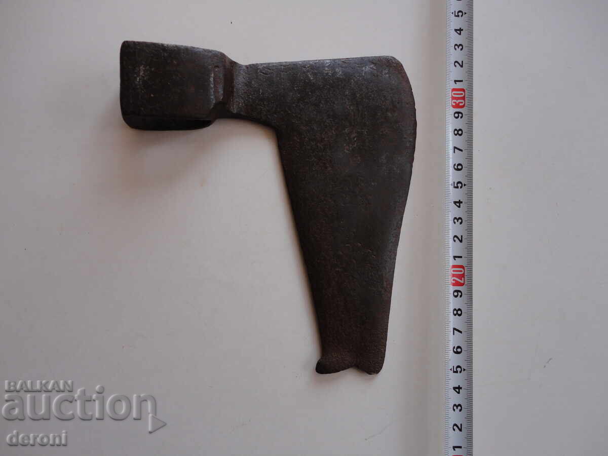 Υπέροχο τσεκούρι με καμπύλη και χαρακτικά με τιμή 60.00 BGN | € 30.68