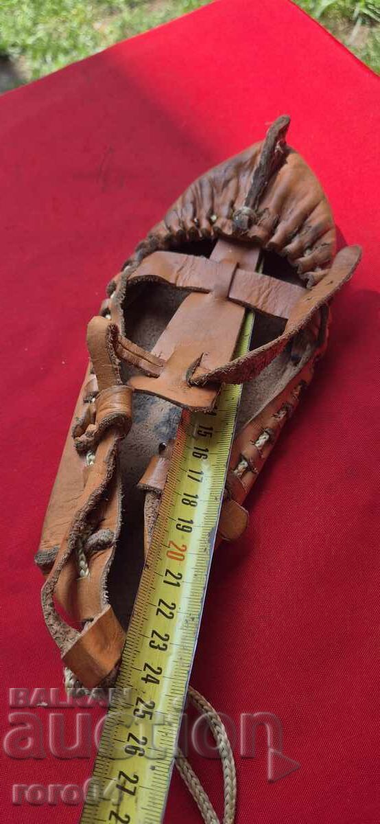 SHOES - EXCELLENT - 6