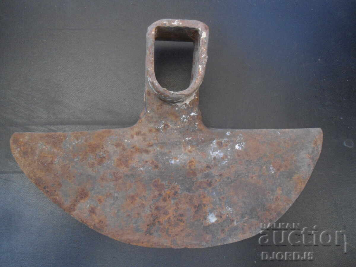 Παλιά σφυρήλατη τσάπα