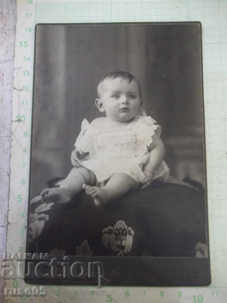 Снимка стара на картон на сина на генерал Кутинчев