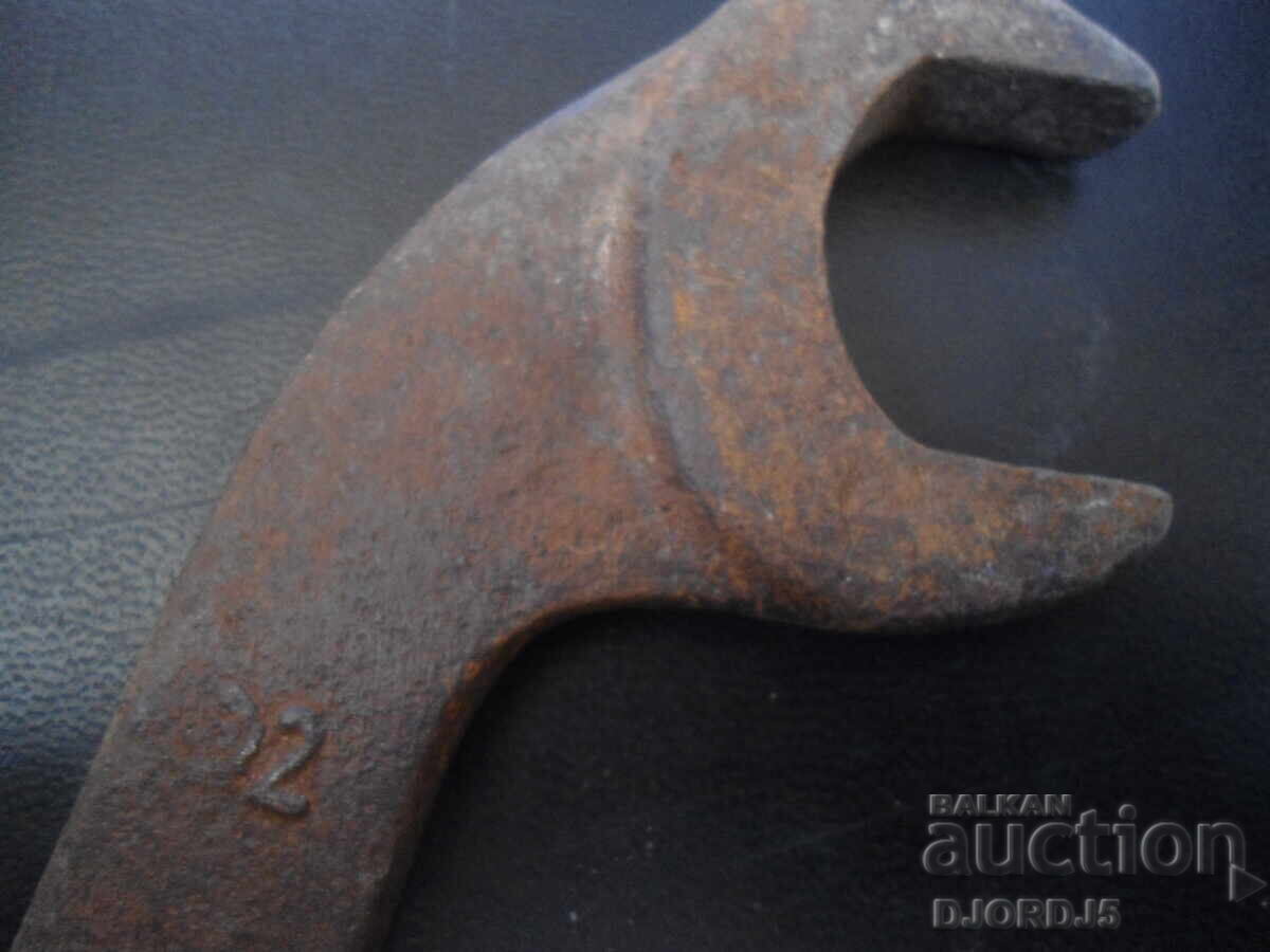 Μεγάλο κλειδί-ράβδος 32 με τιμή 2.00 BGN | € 1.02