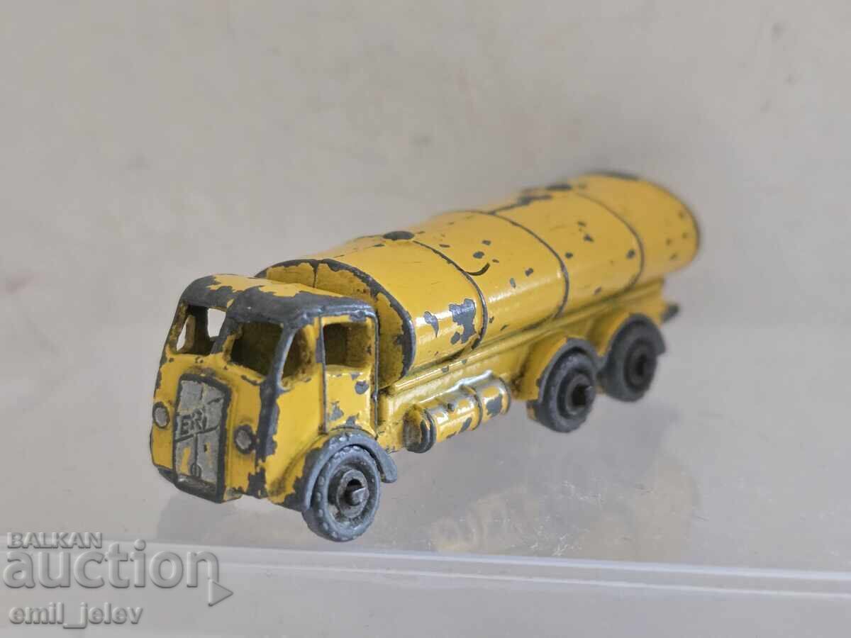 Auction  LESNEY MATCHBOX-11A ERF Petrol Tanker 1955-1958