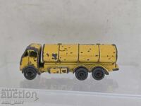 LESNEY MATCHBOX - 11A Cisternă de petrol ERF 1955-1958