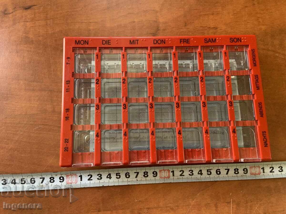 CUTIE PENTRU MEDICAMENTE SĂPTĂMÂNALĂ CU PATRU DOZE - GERMANIA cu preț 12.00 BGN | € 6.14