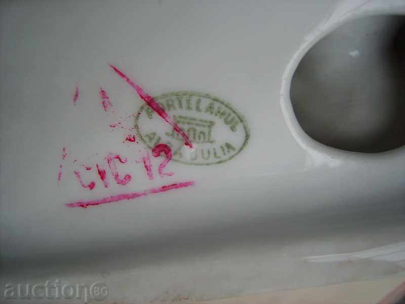 Delivery of I am selling a porcelain deer figure Delivery of I am selling a porcelain deer figure