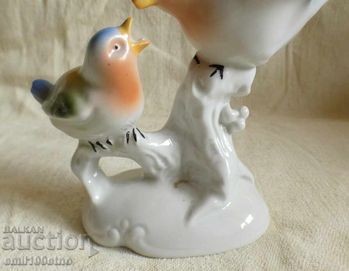 Auction Figure composition Birds feeding old porcelain brand Corona Auction Figure composition Birds feeding old porcelain brand Corona