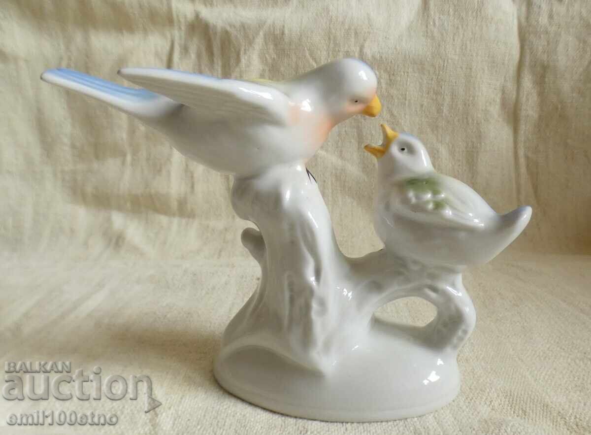 Delivery of Figure composition Birds feeding old porcelain brand Corona Delivery of Figure composition Birds feeding old porcelain brand Corona