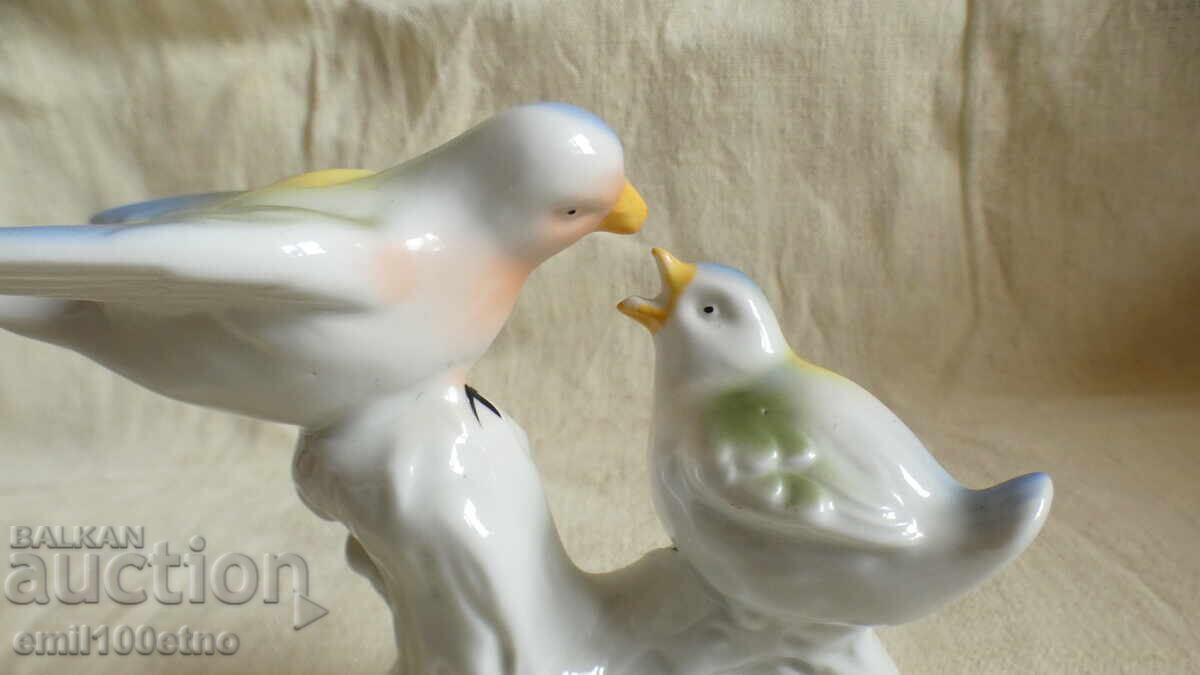 Figure composition Birds feeding old porcelain brand Corona - 5 Figure composition Birds feeding old porcelain brand Corona - 5