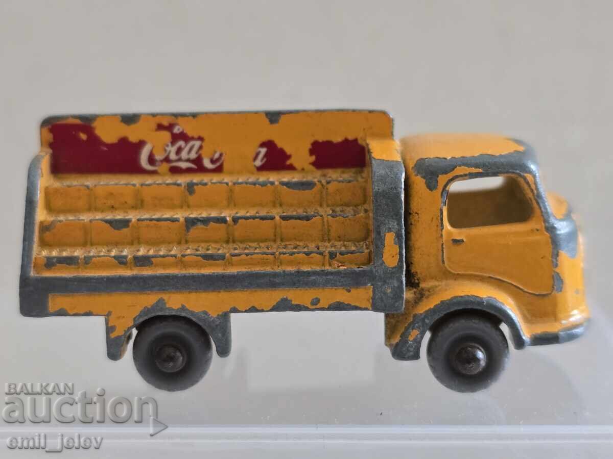 LESNEY MATCHBOX - 37A Camion Coca Cola 1957-1959 cu preț 14.99 BGN | € 7.66