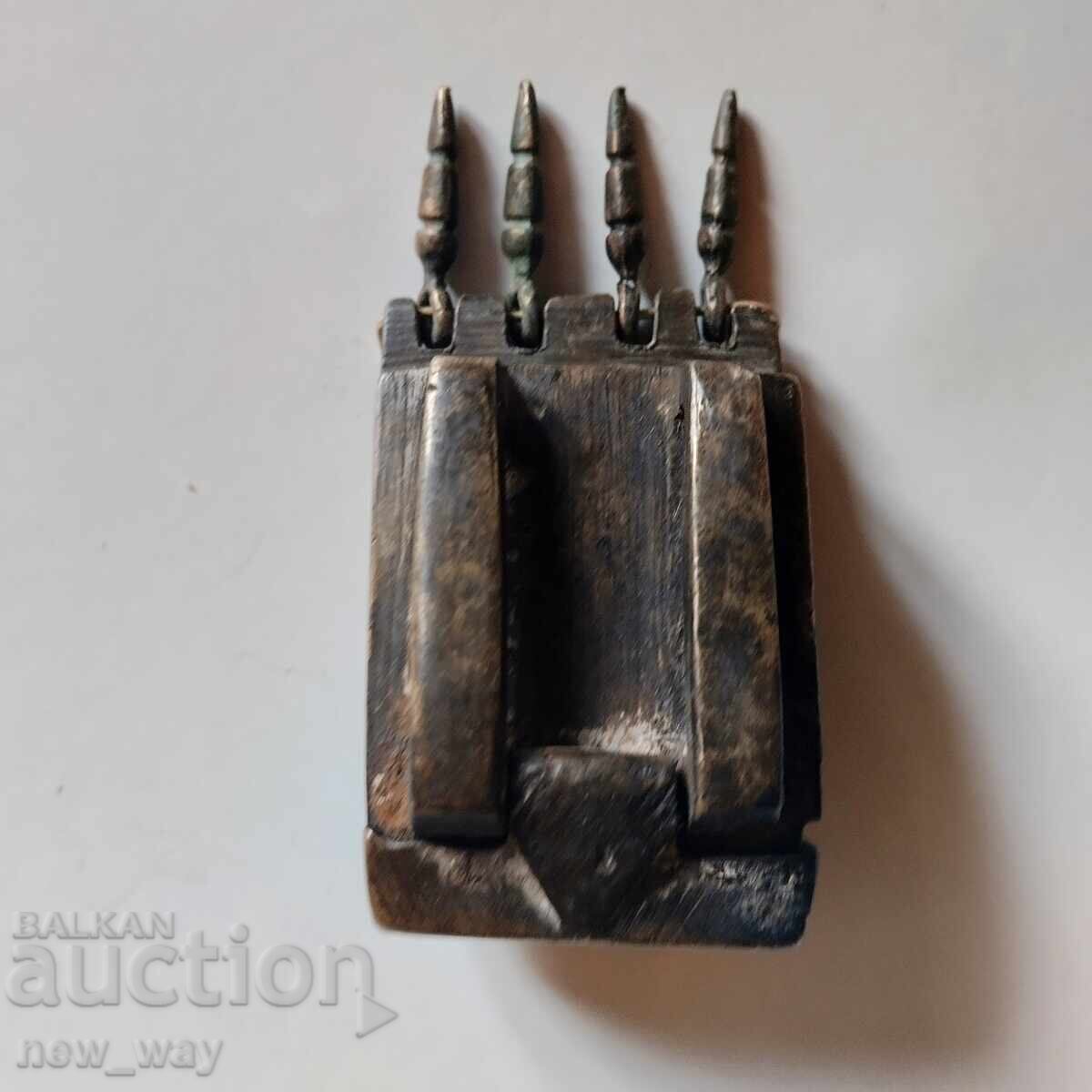 Auction  Bronze box for kabzi. Evzi. Fisheklak. Palaska.