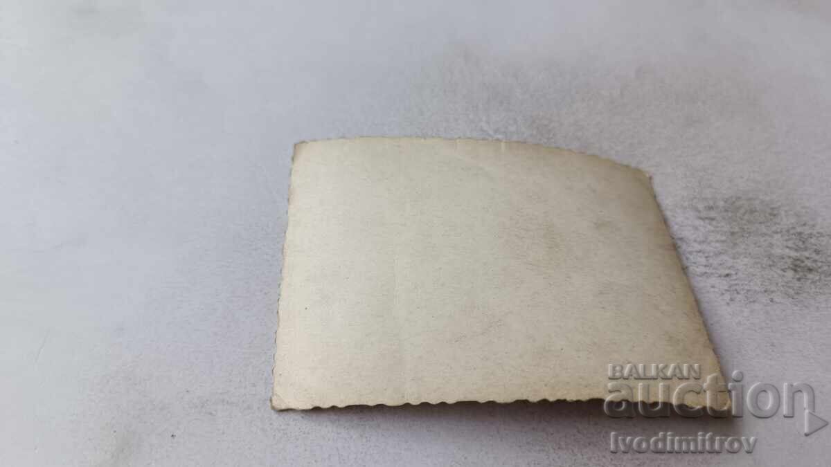 Снимка Двама мъже и две жени пред паметника на Шипка с цена 1.85 лв. | € 0.95