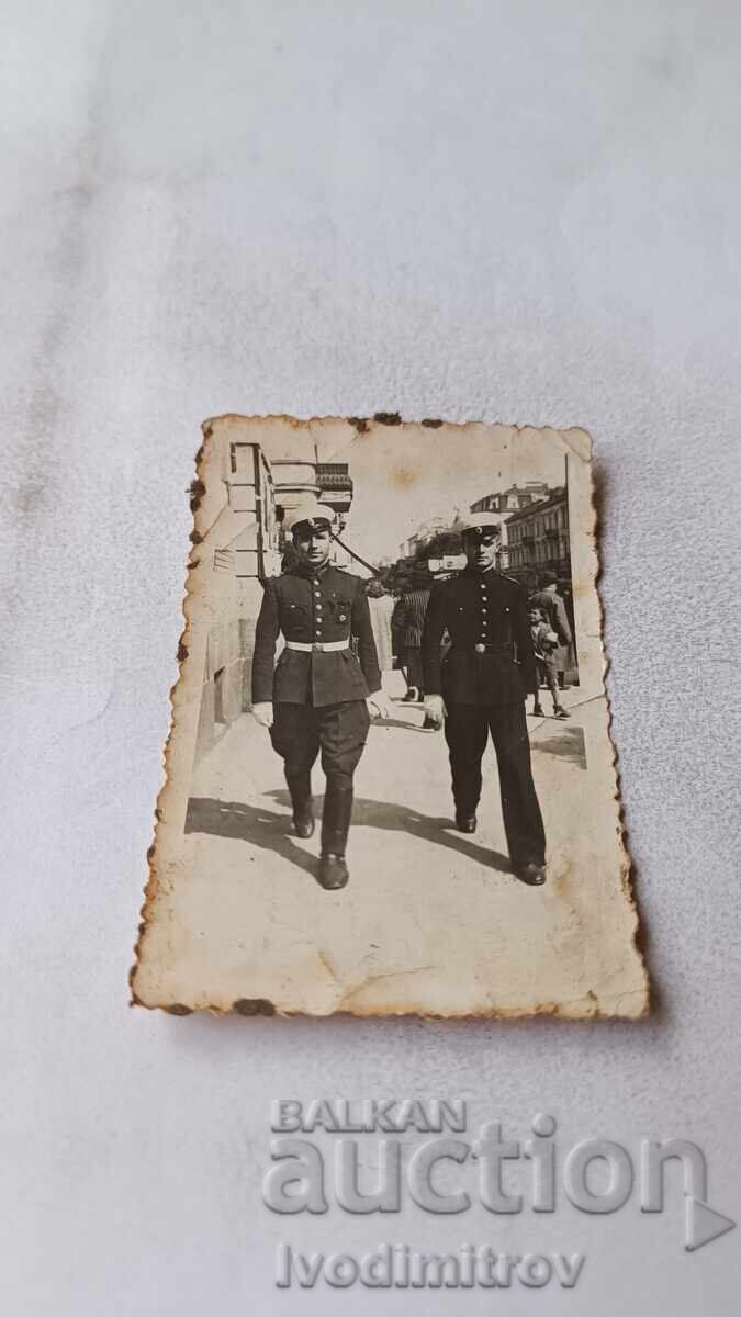 Φωτογραφία Σόφιας Δύο αξιωματικοί στη λεωφόρο Τσάρ Όσβομποντιτέλ Φωτογραφία Σόφιας Δύο αξιωματικοί στη λεωφόρο Τσάρ Όσβομποντιτέλ