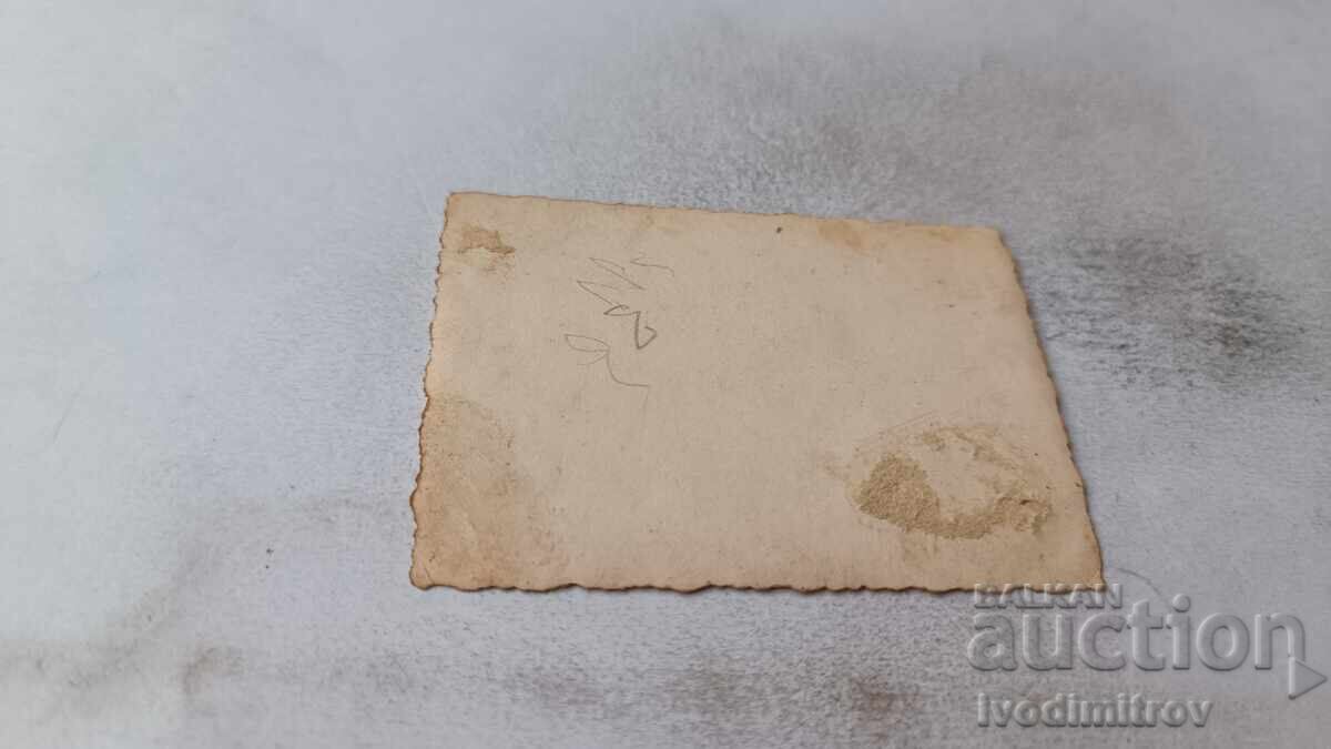 Fotografie Sofia Patru tineri pe stradă cu preț 2.35 BGN | € 1.20 Fotografie Sofia Patru tineri pe stradă cu preț 2.35 BGN | € 1.20