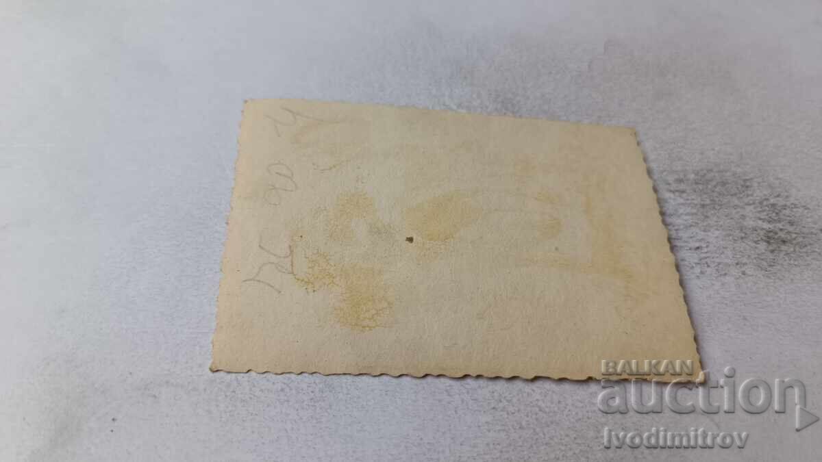 Fotografie Sofia Bărbat și femeie pe stradă cu preț 2.45 BGN | € 1.25 Fotografie Sofia Bărbat și femeie pe stradă cu preț 2.45 BGN | € 1.25