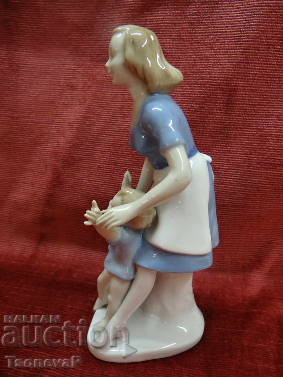 Porcelain figurine of Carl Scheidig with price 12.00 BGN | € 6.14 Porcelain figurine of Carl Scheidig with price 12.00 BGN | € 6.14