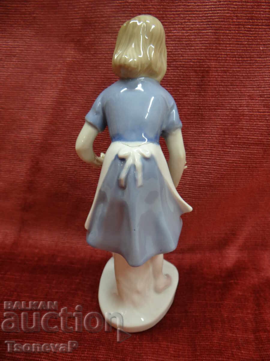 Auction Porcelain figurine of Carl Scheidig Auction Porcelain figurine of Carl Scheidig